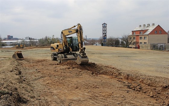 V plánované žďárské obchodní zóně Novoměstská začaly nedávno stavební práce.