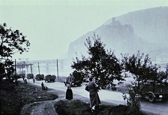 Vozidla wehrmachtu v Ústí nad Labem v íjnu 1938, 1. íjna zaali nacisté s...