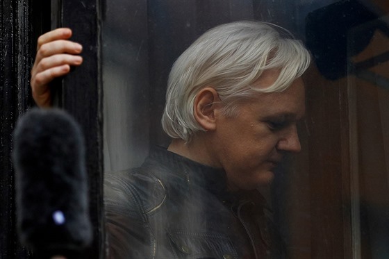  Zakladatel serveru WikiLeaks Julian Assange