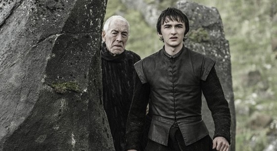 Isaac Hempstead Wright (vpravo) jako Bran Stark v seriálu Hra o trny