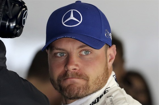 Valtteri Bottas z Mercedesu po tréninku na Velkou cenu íny