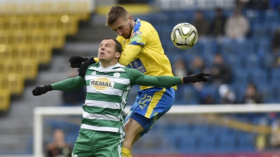 Martin Dostál z Bohemians (vlevo) a Jan Shejbal z Teplic v ligovém utkání