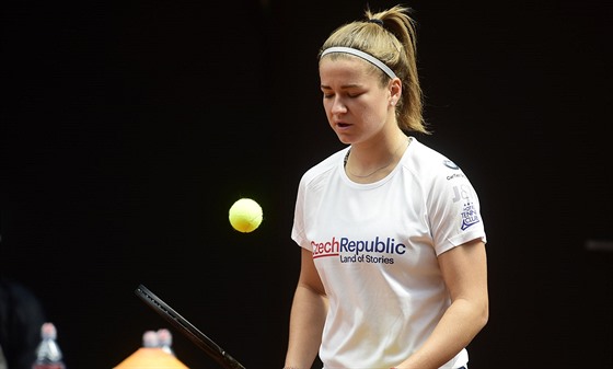 eská tenistka Karolína Muchová trénuje v Prostjov ped baráovým stetnutím...
