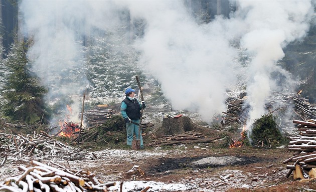 Sníh o víkendu zaskoil obyvatele árska (14. 4. 2019).