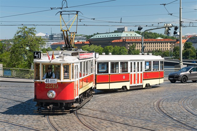 Do Prahy se vrací historická tramvaj, cestující sveze o víkendech a svátcích