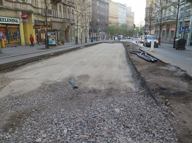 Pokraující rekonstrukce Vinohradské ulice.