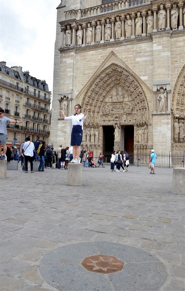 Point zro (bod nula) je msto na nmst Place du Parvis-Notre-Dame ped...