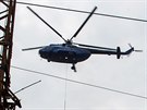 Vrtulník MI-8T odstrauje na ústeckém západním nádraí staré stoáry trakního...