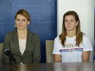 Tenistky Lucie afáová (vlevo) a Karolína Muchová na tiskové konferenci v...
