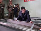 Severokorejský lídr Kim ong-un pi návtv rybí farmy (16. dubna 2019)