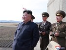 Severokorejský lídr Kim ong-un pi letecké pehlídce (16. dubna 2019)
