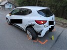Cizinec uhnl eskem s kradenm BMW, pi honice s polic narazil do dvou aut...