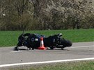 Na Pbramsku zemel motork po srce s autem (19. dubna 2019).