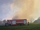 U poru lesnho porostu u ee u Prahy zasahuje dvanct jednotek hasi (19....