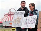Protest aktivist� za cirkusy bez zv��at p�ed stanovi�t�m cirkusu Berousek...