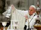 Pape Frantiek na Zelený tvrtek rozpraoval kadidlo pi mi svaté v bazilice...