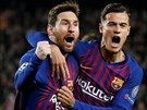 Barcelontí útoníci Lionel Messi (vlevo) a Philippe Coutinho slaví trefu do...