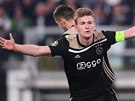 Mladý kapitán Ajaxu Matthijs de Ligt se raduje ze svého zásahu do sít...