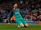 Hung-min Son (Tottenham) bhem oslavy gólu, který vstelil Manchesteru City
