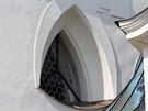 Tmto oknm ve tvaru sférického trojúhelníku íkají emeslníci mercedes....
