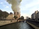 Katedrála Notre Dame je v plamenech. Z jedné z nejznámjích paíských...