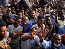 Súdánci v ulicích Chartúmu ádají rezignaci prezidenta Umara Baíra. (11. dubna...