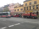 V brnnsk ulici tefnikova se srazila tramvaj s nkladnm vozem tatra. idi...