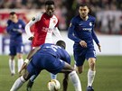 Slávista Ibrahim Benjamin Traoré se ítí do obrany Chelsea na Antonia Rüdigera...