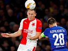 Slávista Jan Boil a Cesar Azpilicueta z Chelsea v odvet tvrtfinále Evropské...
