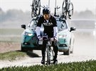 Peter Sagan bhem pátení prohlídky trati na Paí-Roubaix.