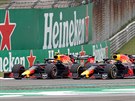 Max Verstappen a Pierre Gasly ve Velké cen íny formule 1.