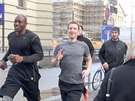f Facebooku Mark Zuckerberg b se svou ochrankou (25. 2. 2016)