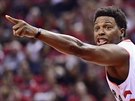 Kyle Lowry z Toronta gestikuluje v zápase s Orlandem.