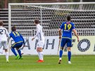 Momentka z druholigového duelu Hradec Králové (bílá) vs. Jihlava