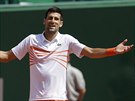 Srbský tenista Novak Djokovi reaguje ve tvrtfinále na turnaji v Monte Carlu.