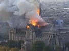 V pask katedrle Notre-Dame vypukl por