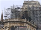 Ohoelé leení nad katedrálou Notre-Dame v Paíi (16. dubna 2019)