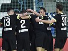 Liberetí fotbalisté se radují z gólu na hiti Mladé Boleslavi.