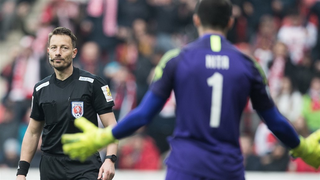 PONEDĚLNÍK: Jak nepoužívat video. A Vrba ať si vezme příklad ze Sarriho