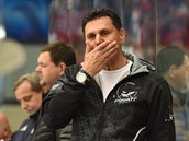 Chomutovský trenér Vladimír Růžička bezmocně přihlíží obratu Pardubic.