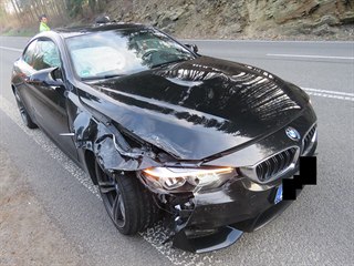 Cizinec uháněl Českem s kradeným BMW (10. dubna 2019).