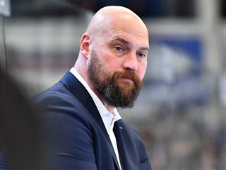Trenér brněnské Komety Libor Zábranský sleduje vystoupení svých svěřenců v...