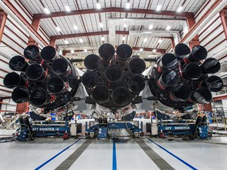 Nejsilnější raketou současnosti je Falcon Heavy od společností SpaceX. Motory...