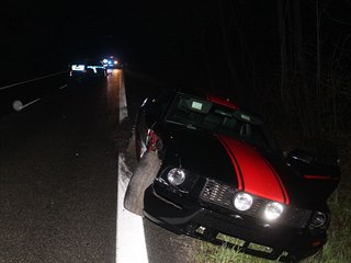 Řidič Fordu Mustang v noci na neděli na pomezí Vyškovska a Hodonínska při úniku...
