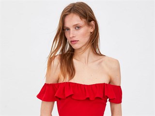 Zara, 799Kč Dejte vyniknout své ženské stránce v červených šatech rovným...