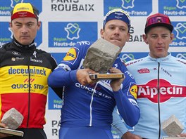 Philippe Gilbert z Belgie (uprosted) se raduje z vtzstv v cyklistick...