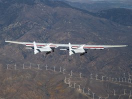 První let stroje Stratolaunch (13. duben 2019)