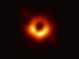Černá díra v jádru galaxie M87