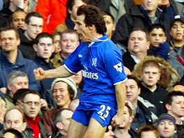 OSLAVY GL SI UML UT. Gianfranco Zola odehrl za Chelsea pes ti stovky...