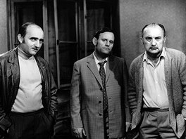 Josef Somr, Ilja Prachař a Bohumil Šmída ve filmu Jeden z nich je vrah (1970)